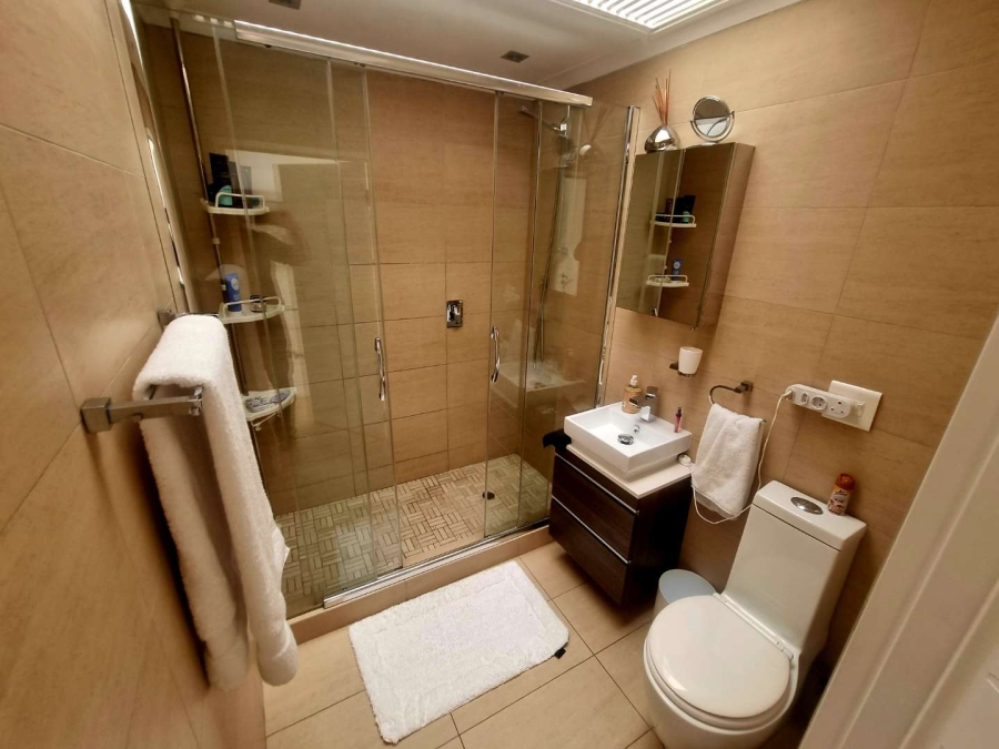 To Let 2 Bedroom Property for Rent in Green Point Western Cape